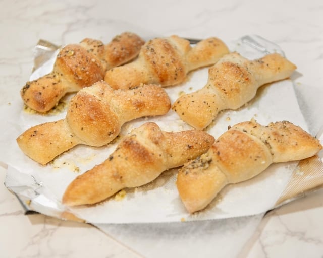 Garlic Knots.
